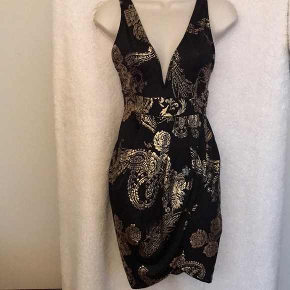 SYMPHONY Dresses & Skirts - 🎉HP🎉Black with Gold design cocktail party dress.